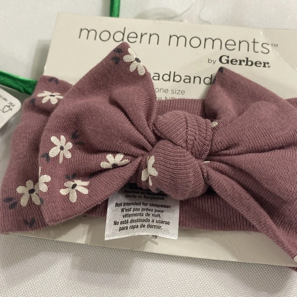 Lot of 3 children’s hair accessories.